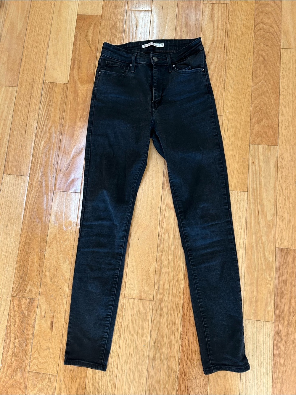 Levi's Women's Black Skinny Jeans - Sleek Stretch Denim